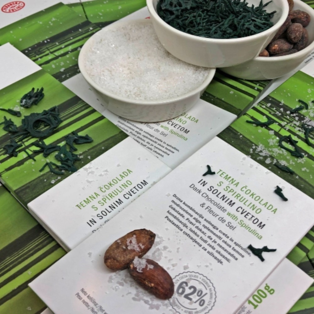 Čokolada s spirulino in solnim cvetom, 100 g